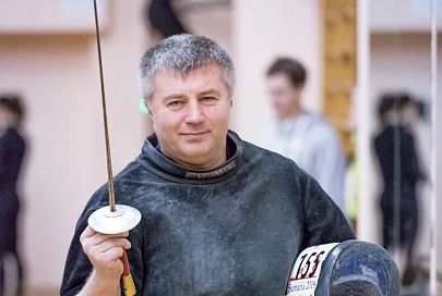 Тренер-преподаватель по рапире Петр Аулов рассказал, в каком возрасте лучше начинать заниматься фехтованием, сколько стоят рапиры и зачем нужен психолог